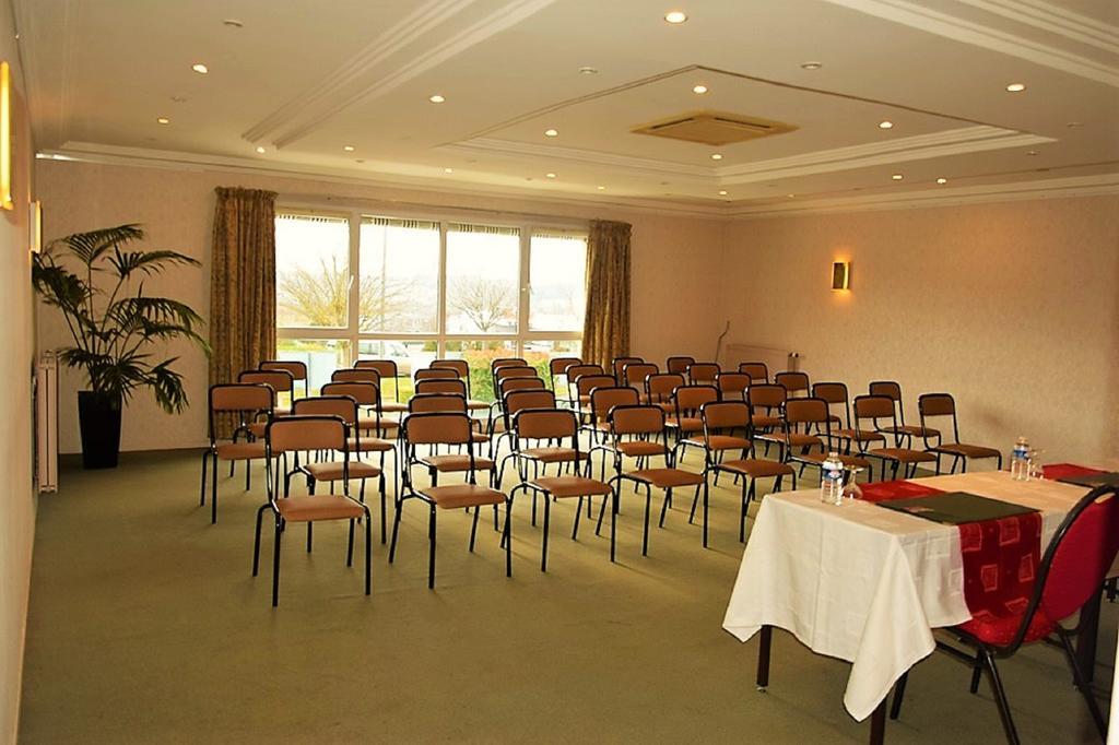 Hotel Altina Pacy-sur-Eure Bagian luar foto