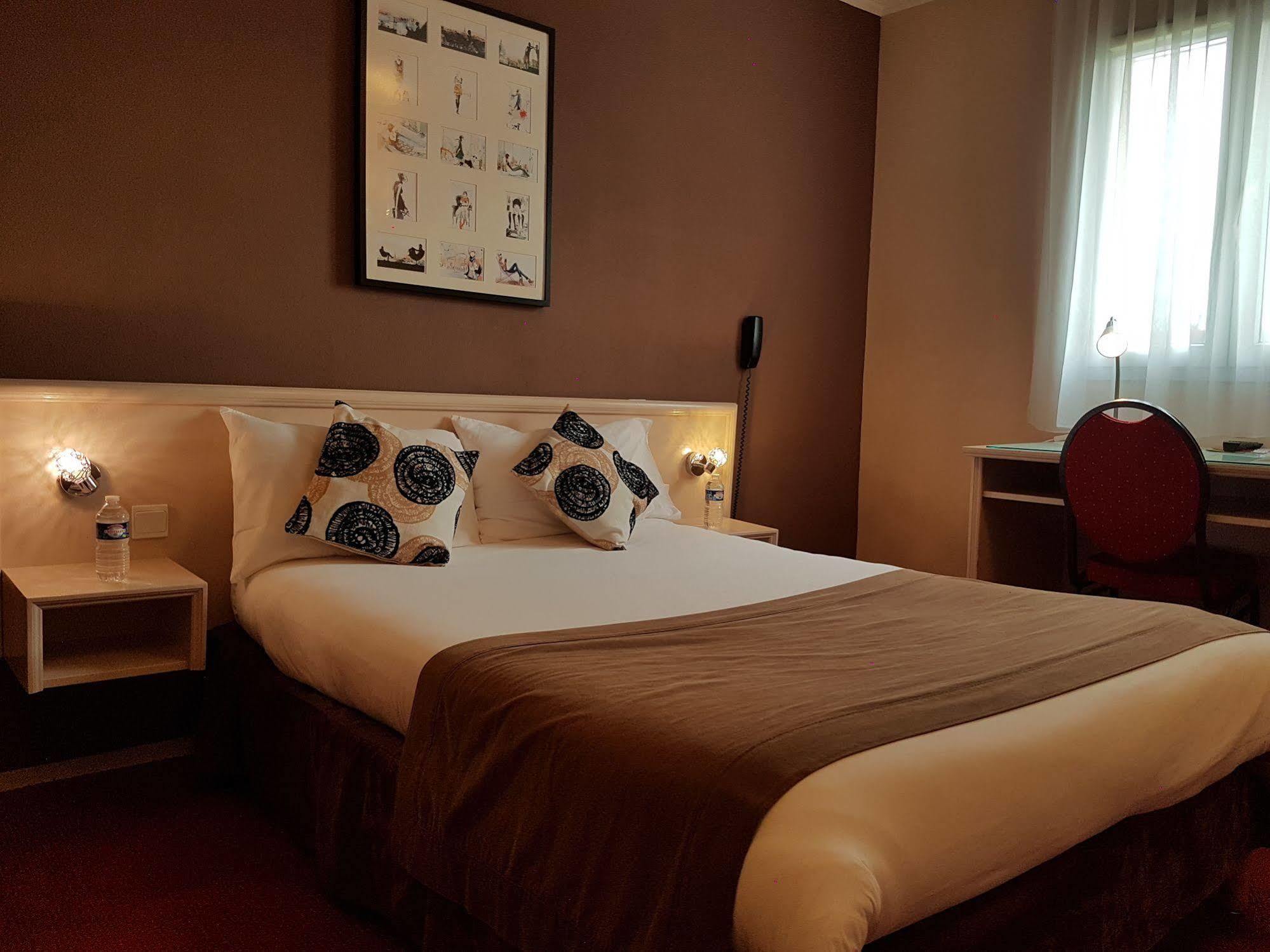 Hotel Altina Pacy-sur-Eure Bagian luar foto