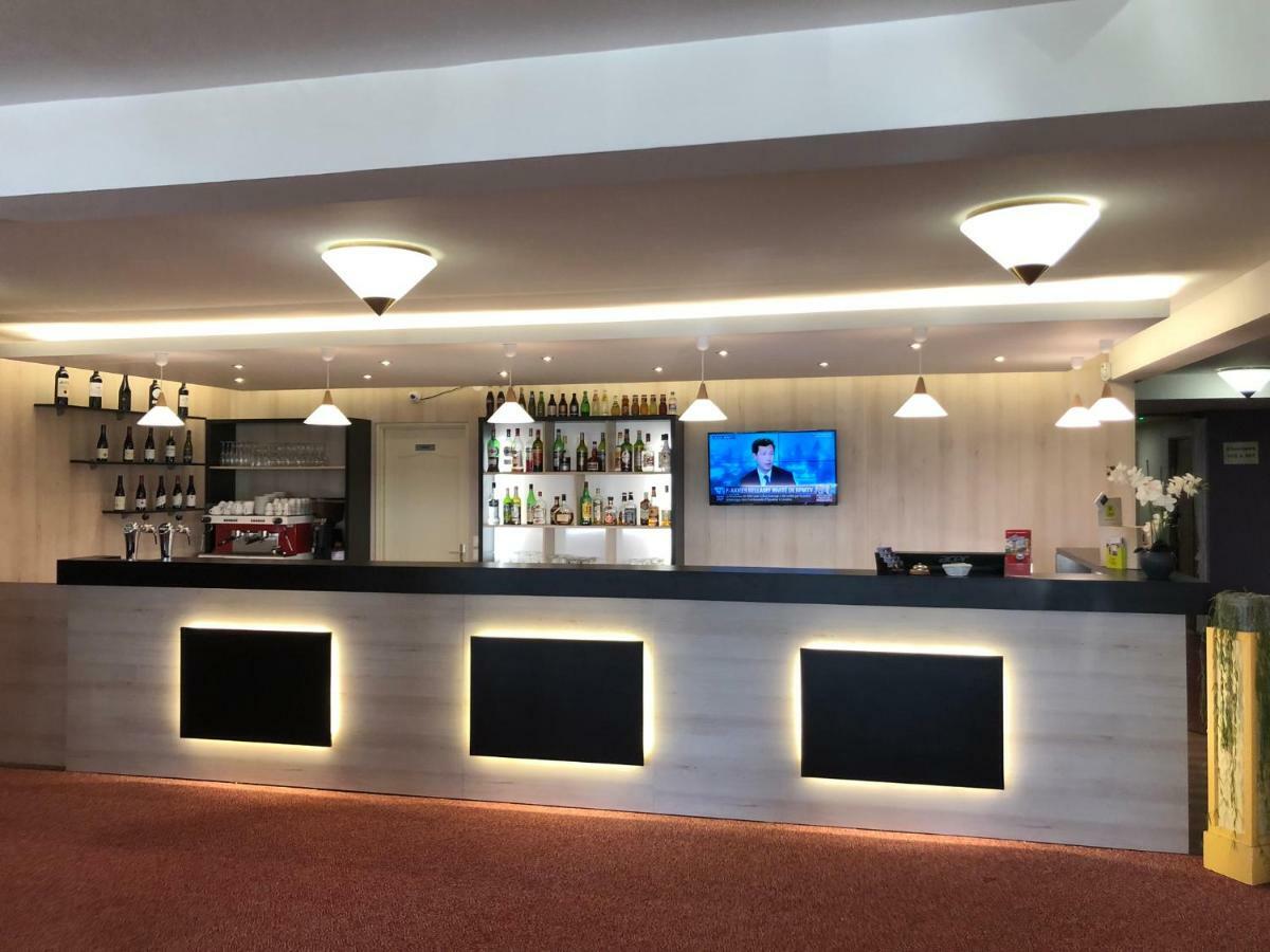 Hotel Altina Pacy-sur-Eure Bagian luar foto