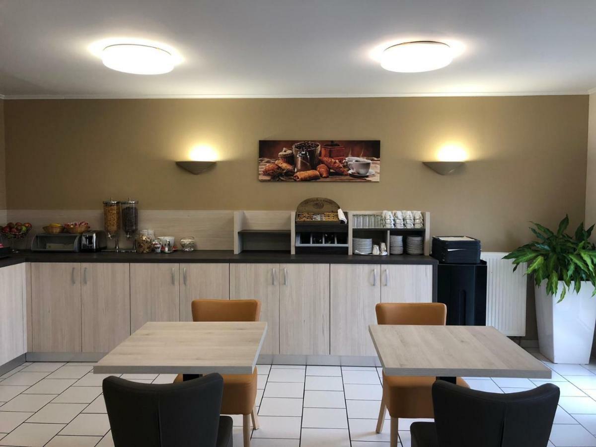 Hotel Altina Pacy-sur-Eure Bagian luar foto