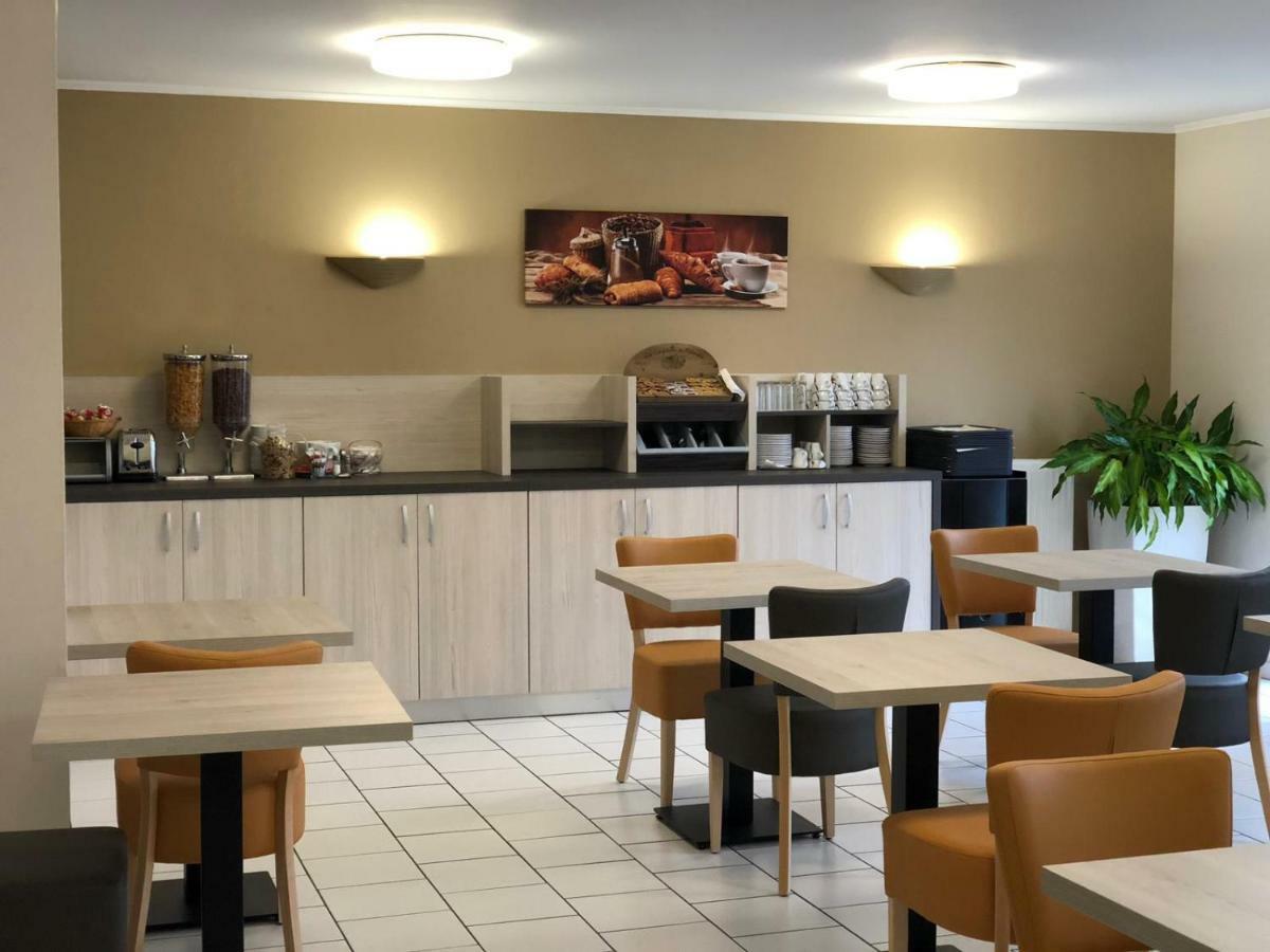Hotel Altina Pacy-sur-Eure Bagian luar foto